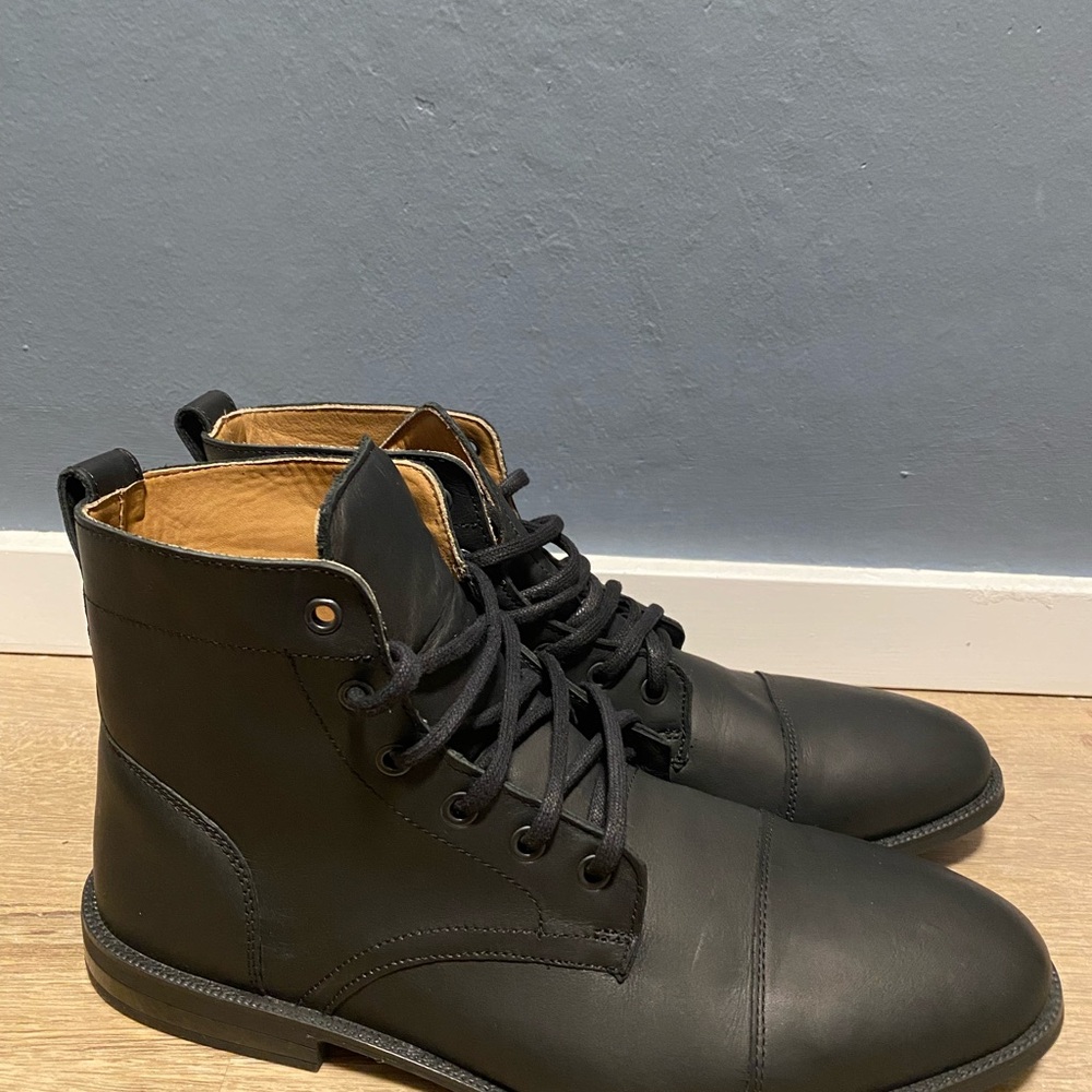 Classic Black Men's Lace-Up Boots
